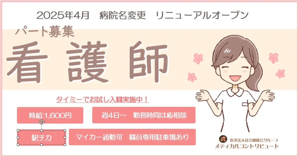 両手を挙げてほほ笑む女性