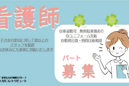 右手で案内する看護師