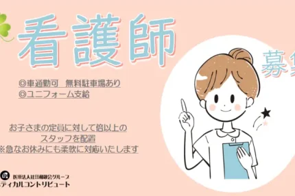 右手で案内する看護師